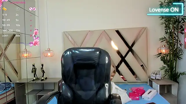 scarletcherry18's Webcam Show