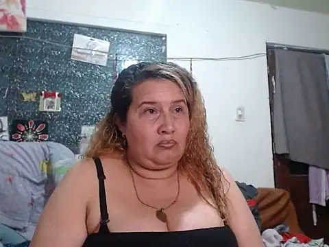 Perla1981--'s Live XXX Chat
