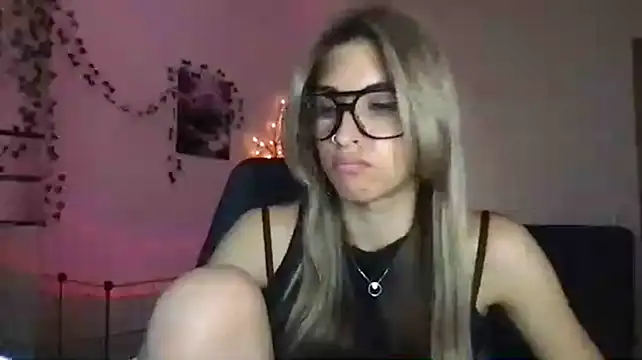Rossy_Vega's Live XXX Chat