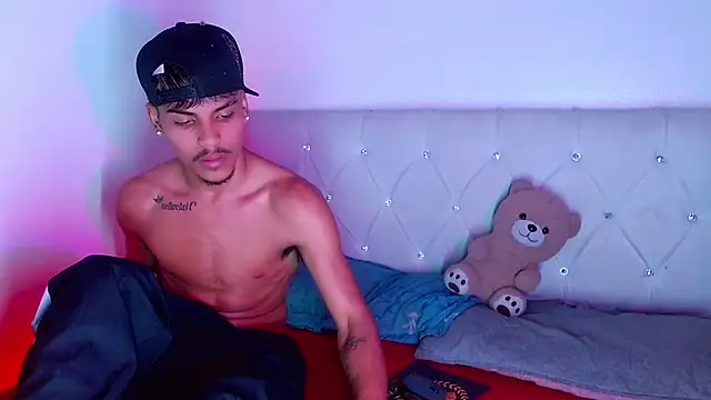Angel_foxc13 élő XXX-chatje