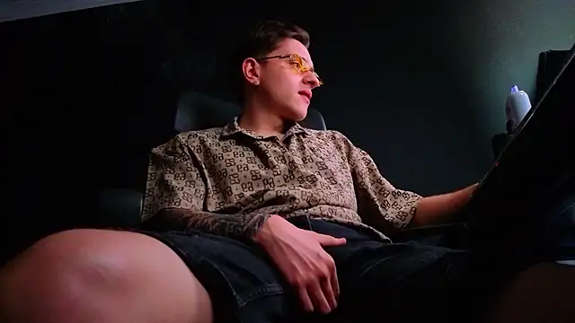 Онлайн чат XXX FelixStarkk