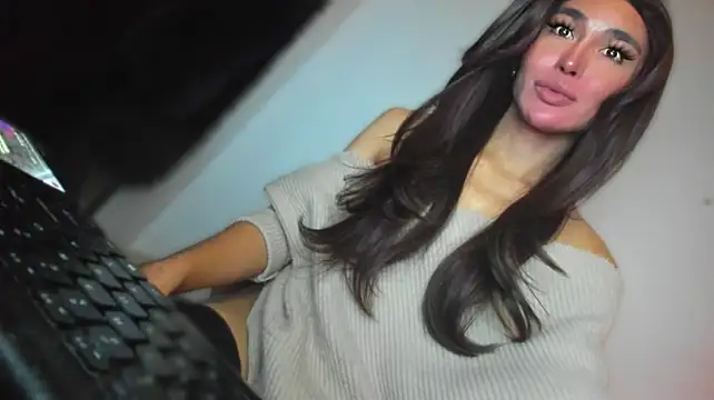 MistressNextDoor_ Live XXX Chat