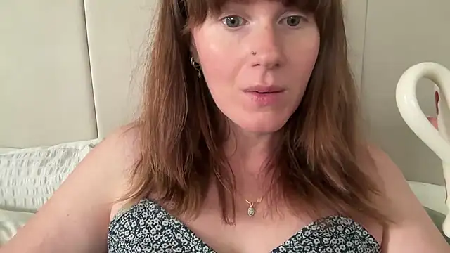แชท XXX สดของ redheadrosie69