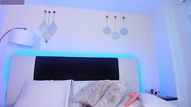 Онлайн чат XXX Sky_Loren