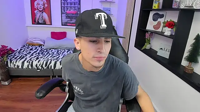 Benji23_n Live XXX chat