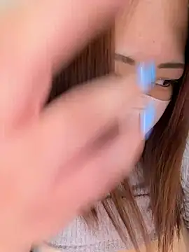צ'אט XXX בשידור חי של miiiio310