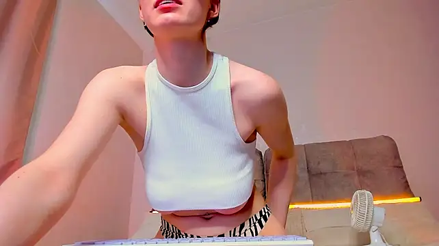 XXX chat uživo modela AriellaTesk