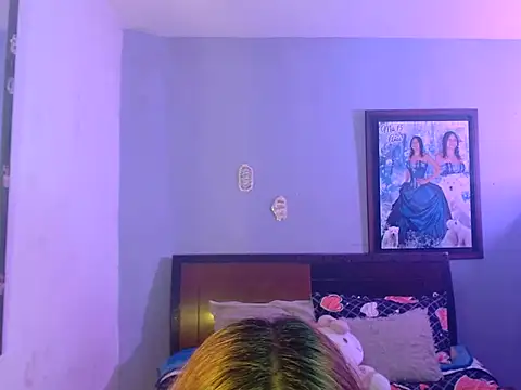 Emma-Wilson Live XXX-Chat