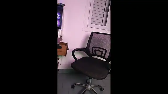 BoyWithToys1 Pertunjukan Webcam