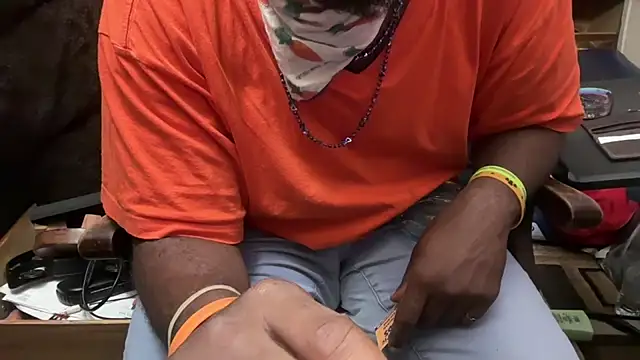ORANGE_FACE_INWARD Шоу с уебкамера