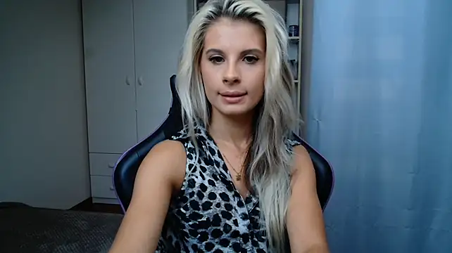 KristineGlow Live XXX-Chat