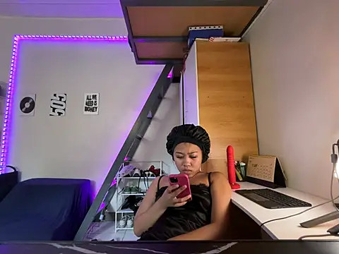 PinayLina18 Adlı Modelin Canlı XXX Sohbeti