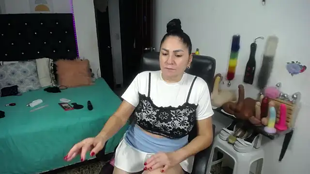 mature_bigboobs10 Adlı Modelin Canlı XXX Sohbeti