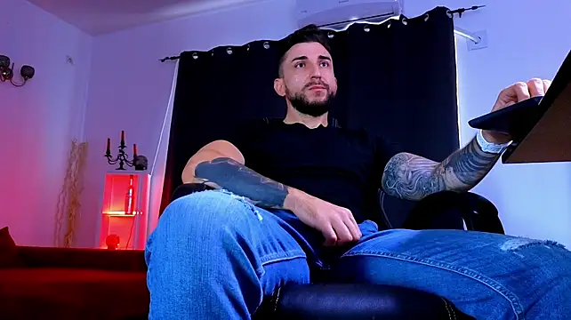 MightyAaron66 live XXX chat