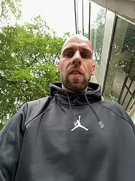 Oliver_outside Live XXX-chat