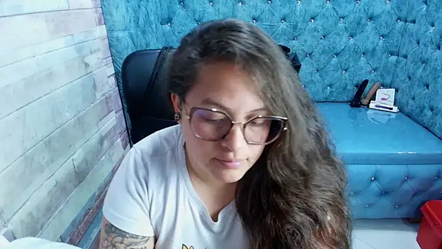 SaraThonson_ live XXX chat