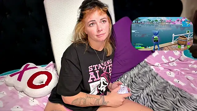 MarlaFknSinger live XXX chat