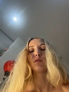 צ'אט XXX בשידור חי של Adelina0001