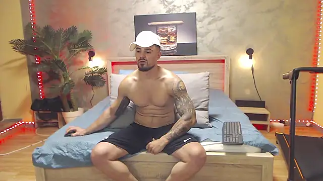 Show modela Tiberius_hunk na web-kameri