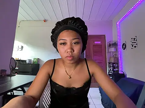 PinayLina18 Chat XXX live