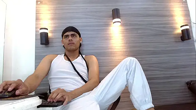 Show Webcam de LeleHott01
