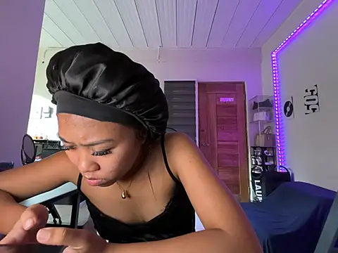 PinayLina18 XXX чат на живо