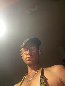 הופעת וובקאם של MaxSpadeErotica