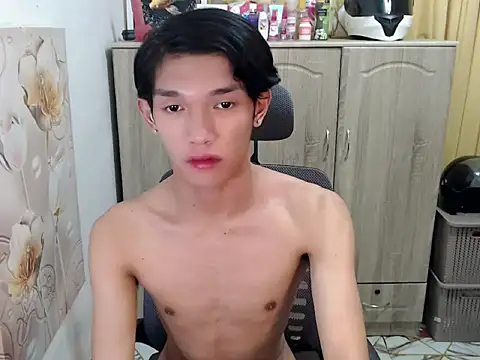 urasian_john18 Live XXX-Chat