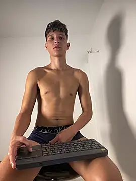 Twinkcock22 Live XXX-Chat