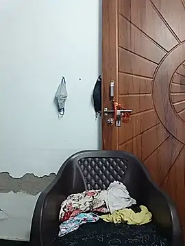 PUNAM456 XXX чат на живо