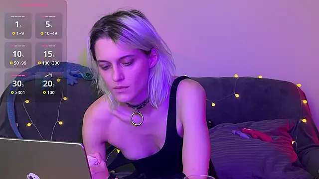 Chatroom XXX en direct de Leah_Elfie