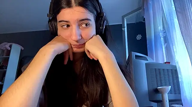 MindaHallmon Adlı Modelin Canlı XXX Sohbeti