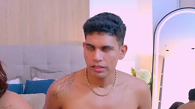 RoseAndDominic's Live XXX Chat