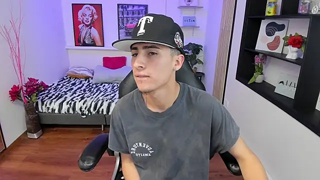 Benji23_n Live XXX chat