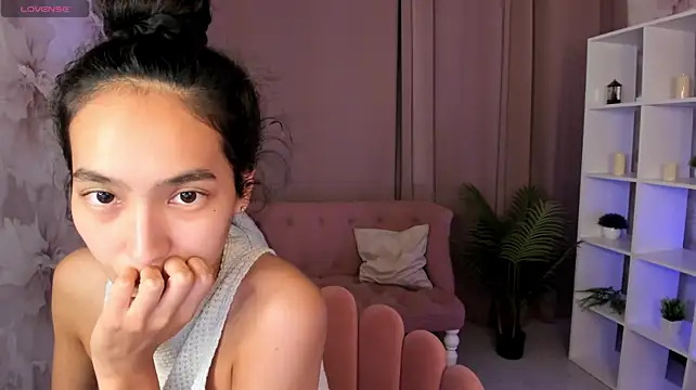 FlirtyAura Live XXX-Chat