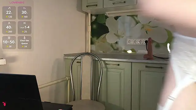 SallySweet_ Show in webcam