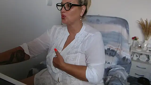 Živý XXX chat Divineblond