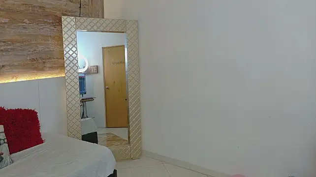 Chat +18 de Amaia_Monroe ao vivo