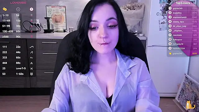 lina__tyaaan élő XXX-chatje