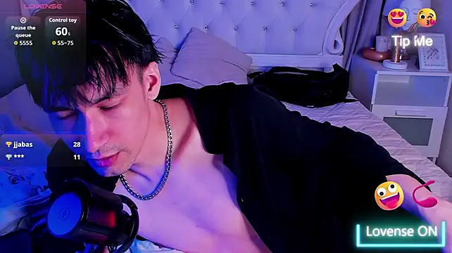 CalvinChapman Adlı Modelin Canlı XXX Sohbeti