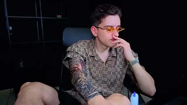 FelixStarkk live XXX chat