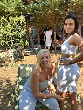 TUNDEROSE1 Adlı Modelin Canlı XXX Sohbeti