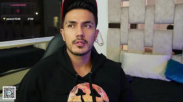 aaron_bolt Live XXX-Chat
