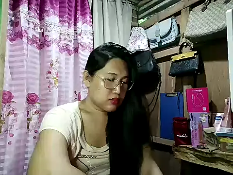 Romantic_Sabrina Pertunjukan Webcam
