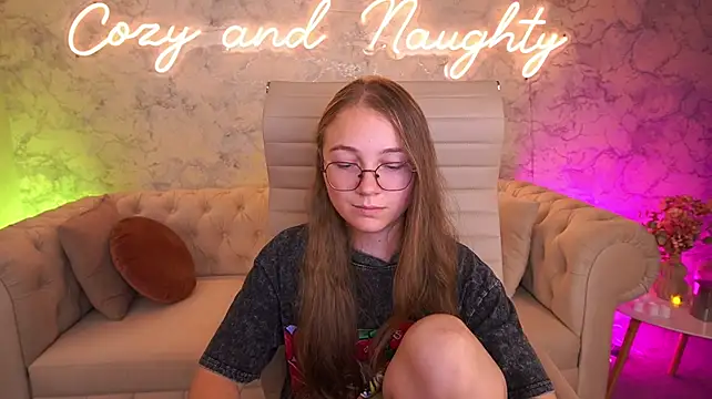 ArrinaWairr's Live XXX Chat