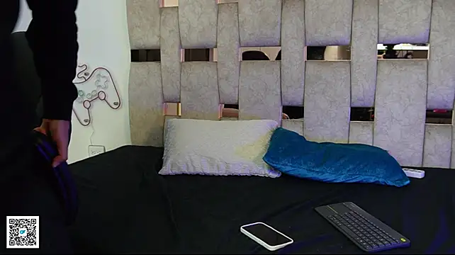 aaron_bolt Chat XXX live
