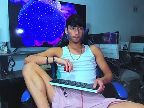 Lyam_Russo élő XXX-chatje
