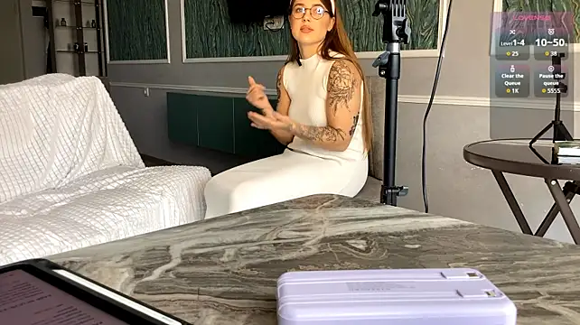 INSOMNIA_strip Live XXX-Chat