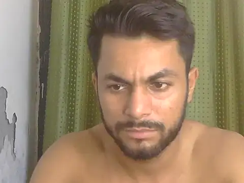 Stubborndesiboy Chat XXX live