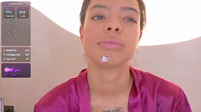 Chat +18 de Luna_Tylor ao vivo